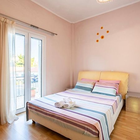 Kalamata'S Sunny Retreat Near The Historic Center Exterior photo