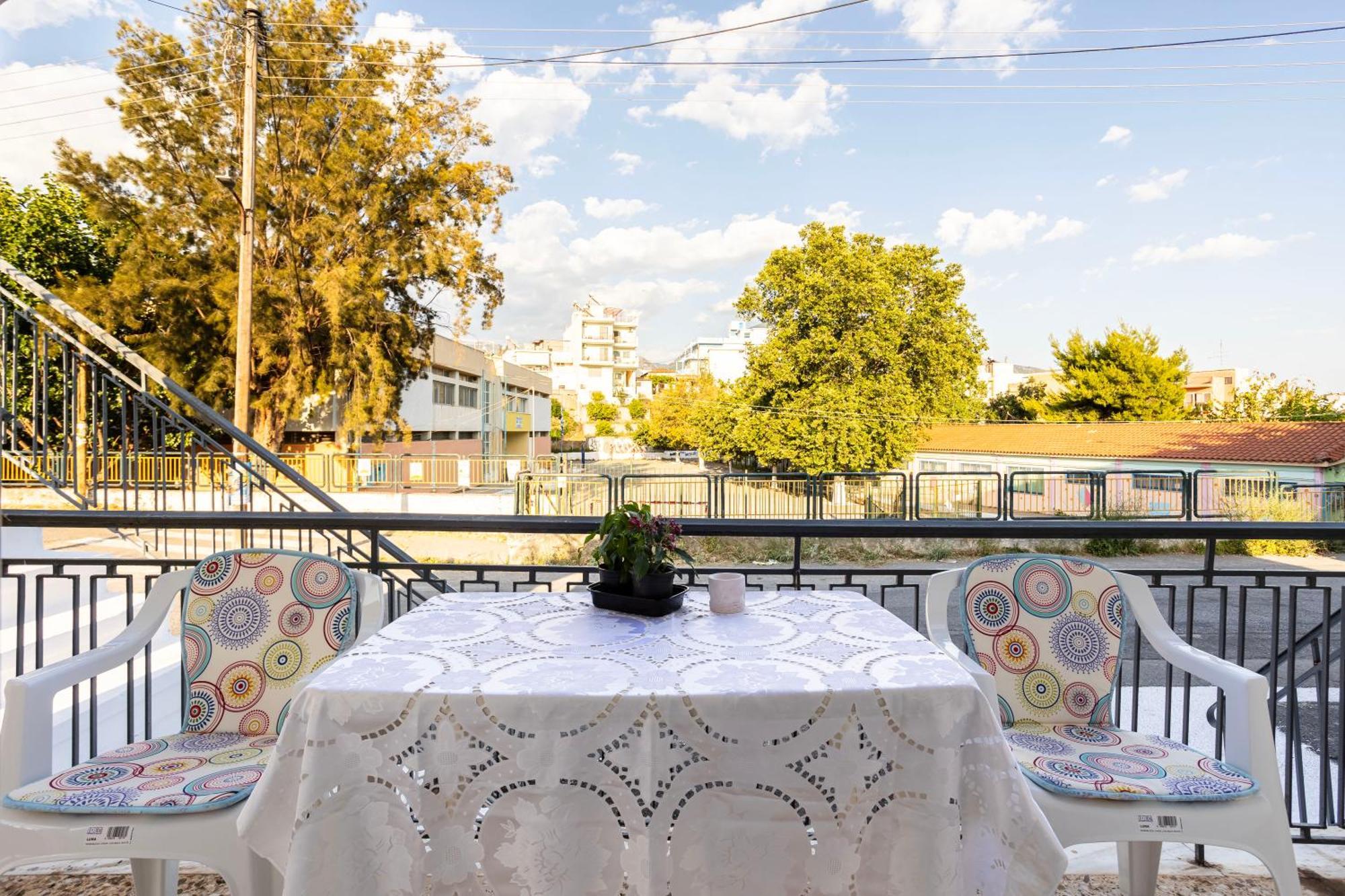 Kalamata'S Sunny Retreat Near The Historic Center Exterior photo
