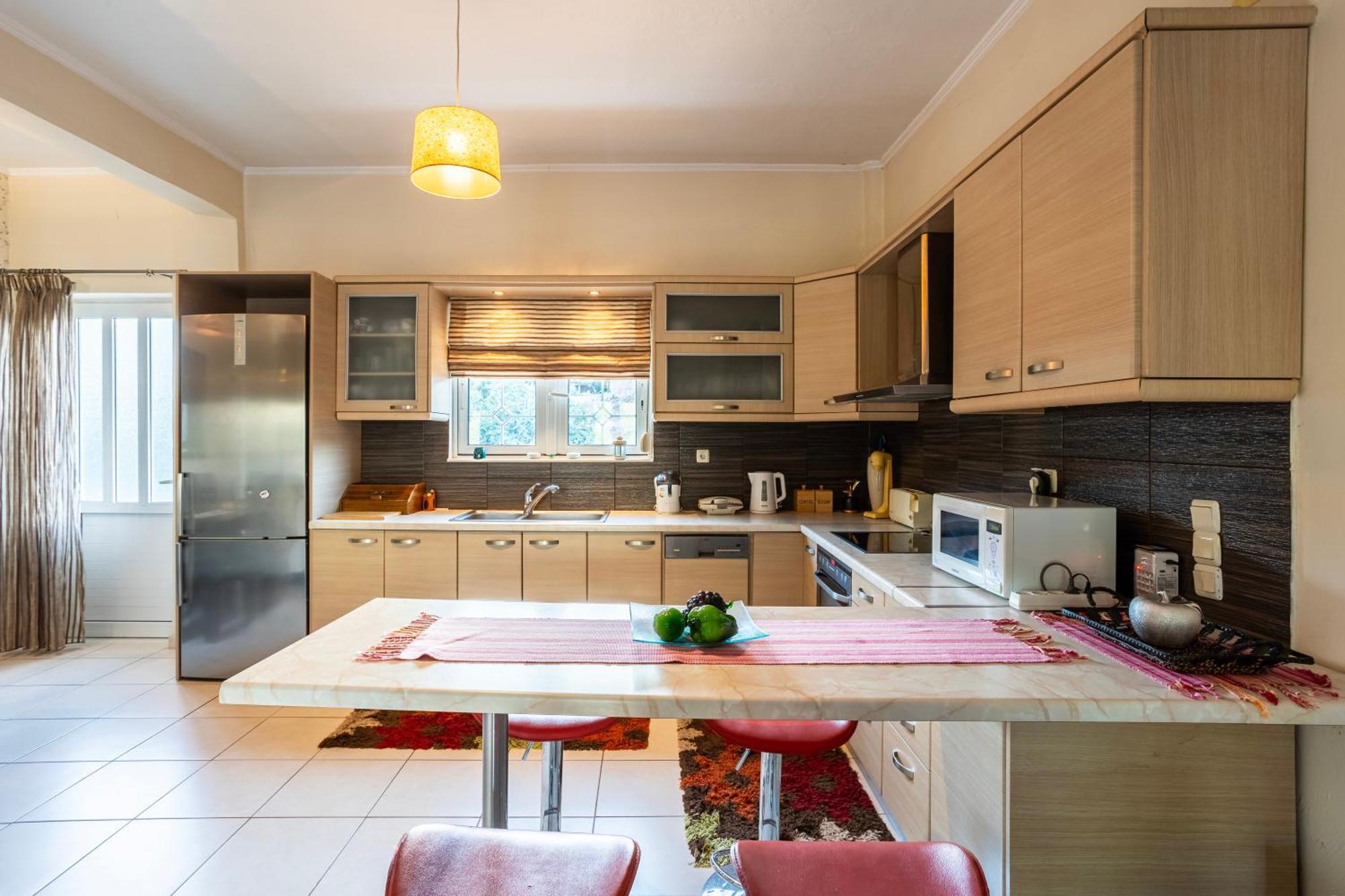 Kalamata'S Sunny Retreat Near The Historic Center Exterior photo
