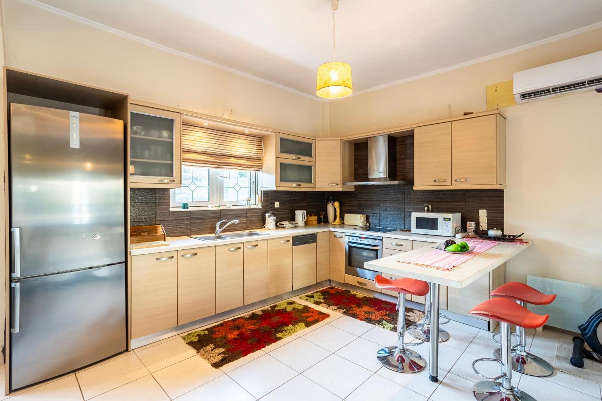 Kalamata'S Sunny Retreat Near The Historic Center Exterior photo