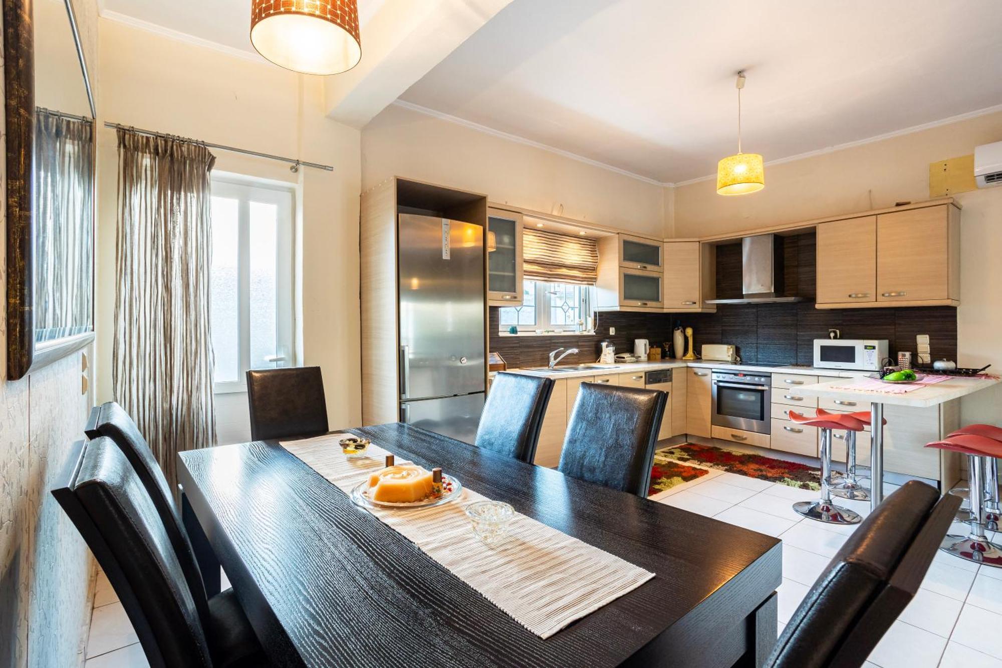 Kalamata'S Sunny Retreat Near The Historic Center Exterior photo