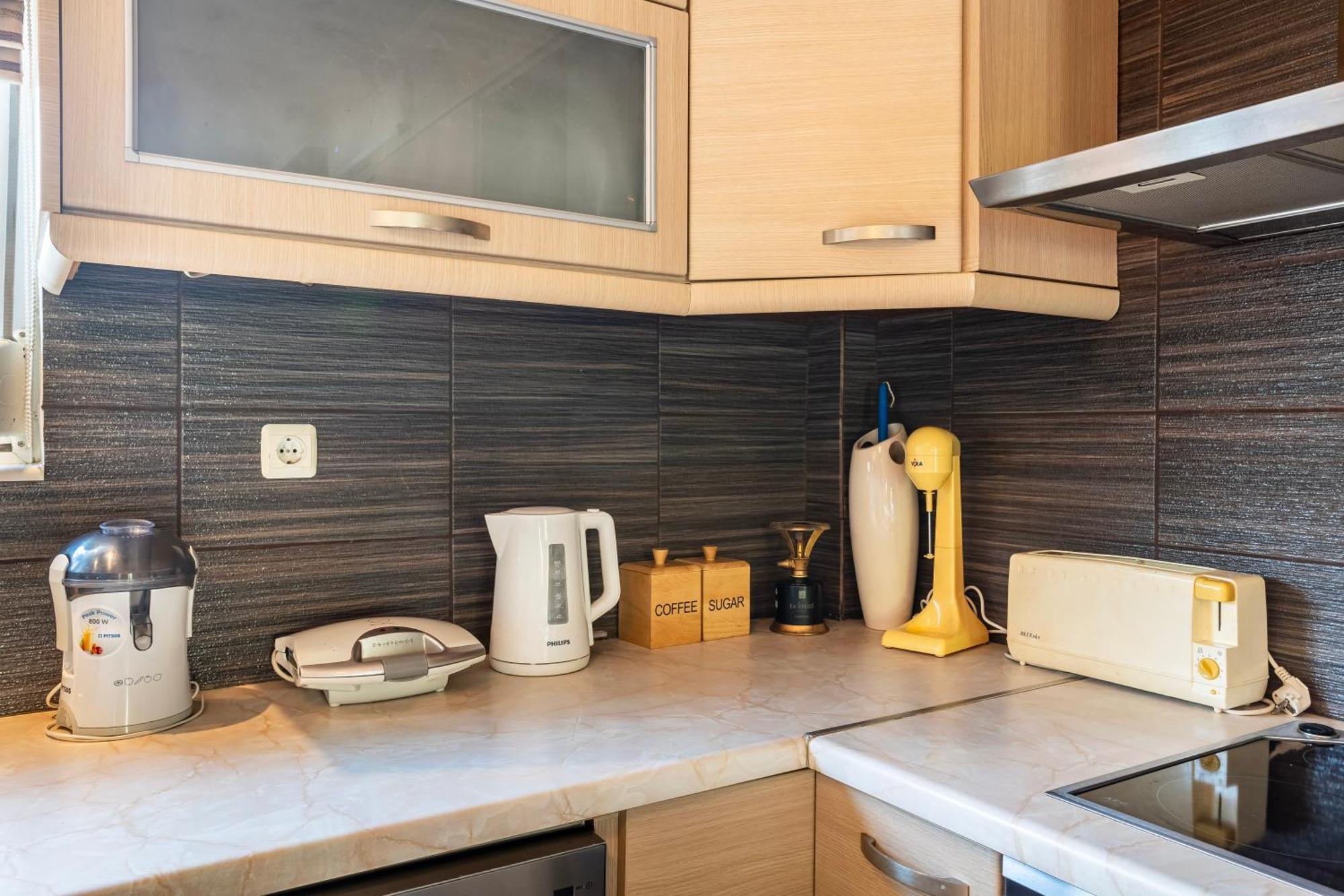 Kalamata'S Sunny Retreat Near The Historic Center Exterior photo